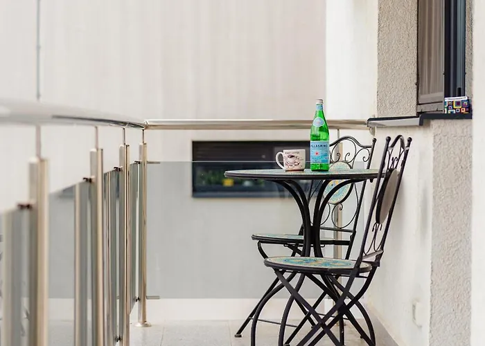 The Blue Norwegian House * Bucureşti