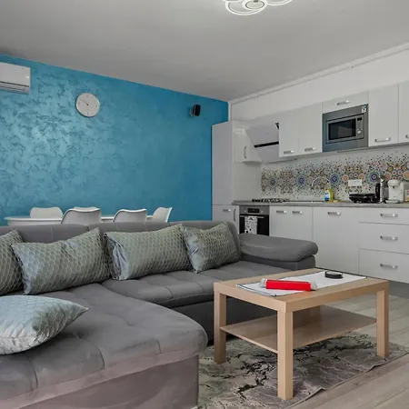 The Blue Norwegian House * Bukareszt